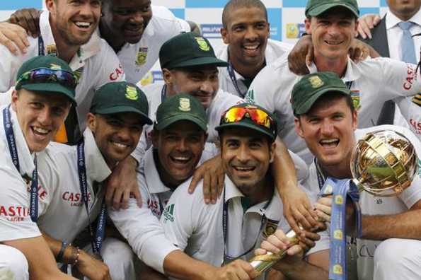 South Africa's captain Graeme Smith (R) with Imran Tahir (C) and other teammates celebrate with the ICC World Test Mace, after South Africa replaced England as the number one Test cricket side with their victory in the third Test at Lord's. South Africa's captain Graeme Smith (R) with Imran Tahir (C) and other teammates celebrate with the ICC World Test Mace, after South Africa replaced England as the number one Test cricket side with their victory in the third Test at Lord's.