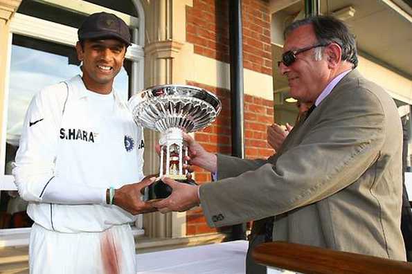 Rahul Dravid seen receiving the Pataudi Trophy from the Nawab. Rahul Dravid seen receiving the Pataudi Trophy from the Nawab.