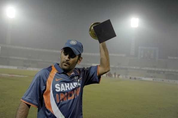 MS Dhoni continues to top the ODI batsmen rankings. MS Dhoni continues to top the ODI batsmen rankings.