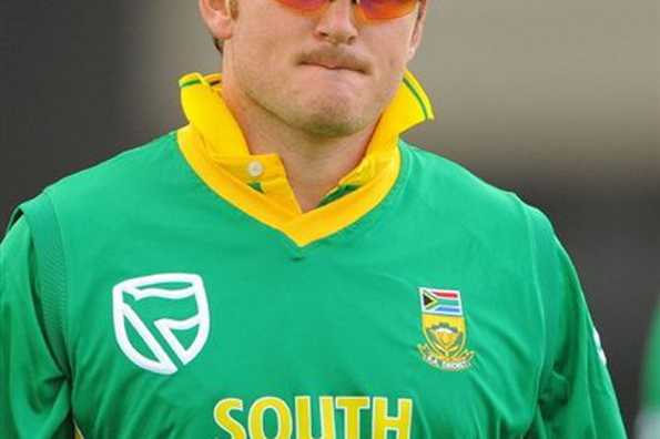 Graeme Smith returns as captain in the South African squad for the first two of five one-day internationals against Australia. Graeme Smith returns as captain in the South African squad for the first two of five one-day internationals against Australia.