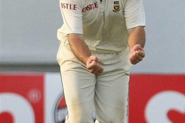 Graeme Smith plans to delay surgery till after the home series against Australia. Graeme Smith plans to delay surgery till after the home series against Australia.